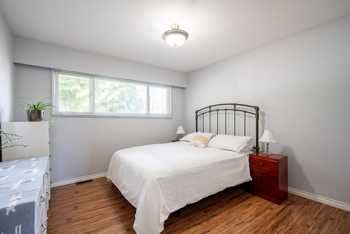 Hallway Photo of 3726 Sefton Street, Port Coquitlam, BC