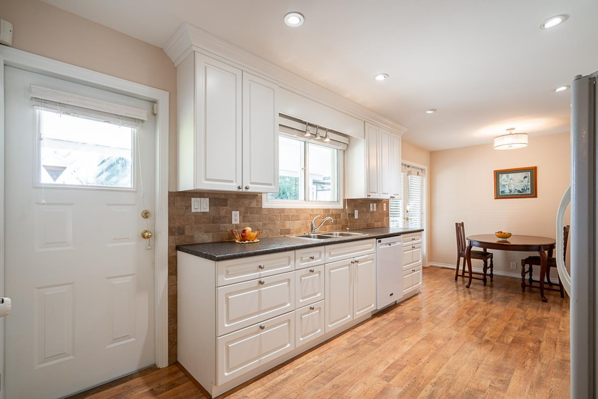 Powder Room Photo of 3726 Sefton Street, Port Coquitlam, BC