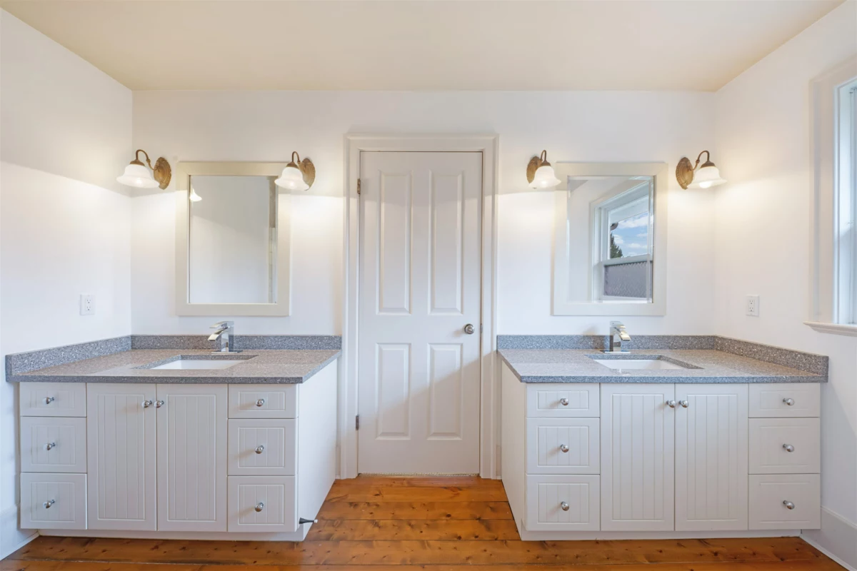 Hot Tub / Spa Photo of 13989 29 Avenue, Surrey, BC