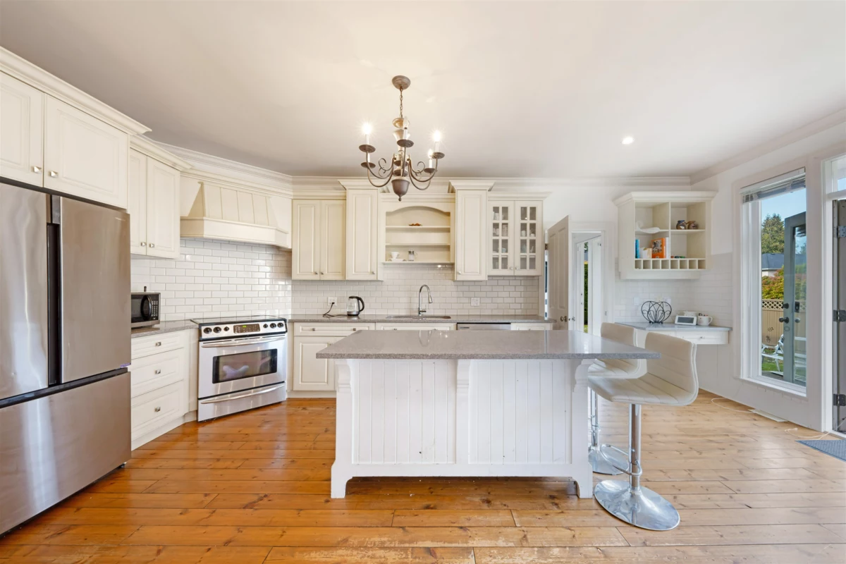 Kitchen Island Photo of 13989 29 Avenue, Surrey, BC