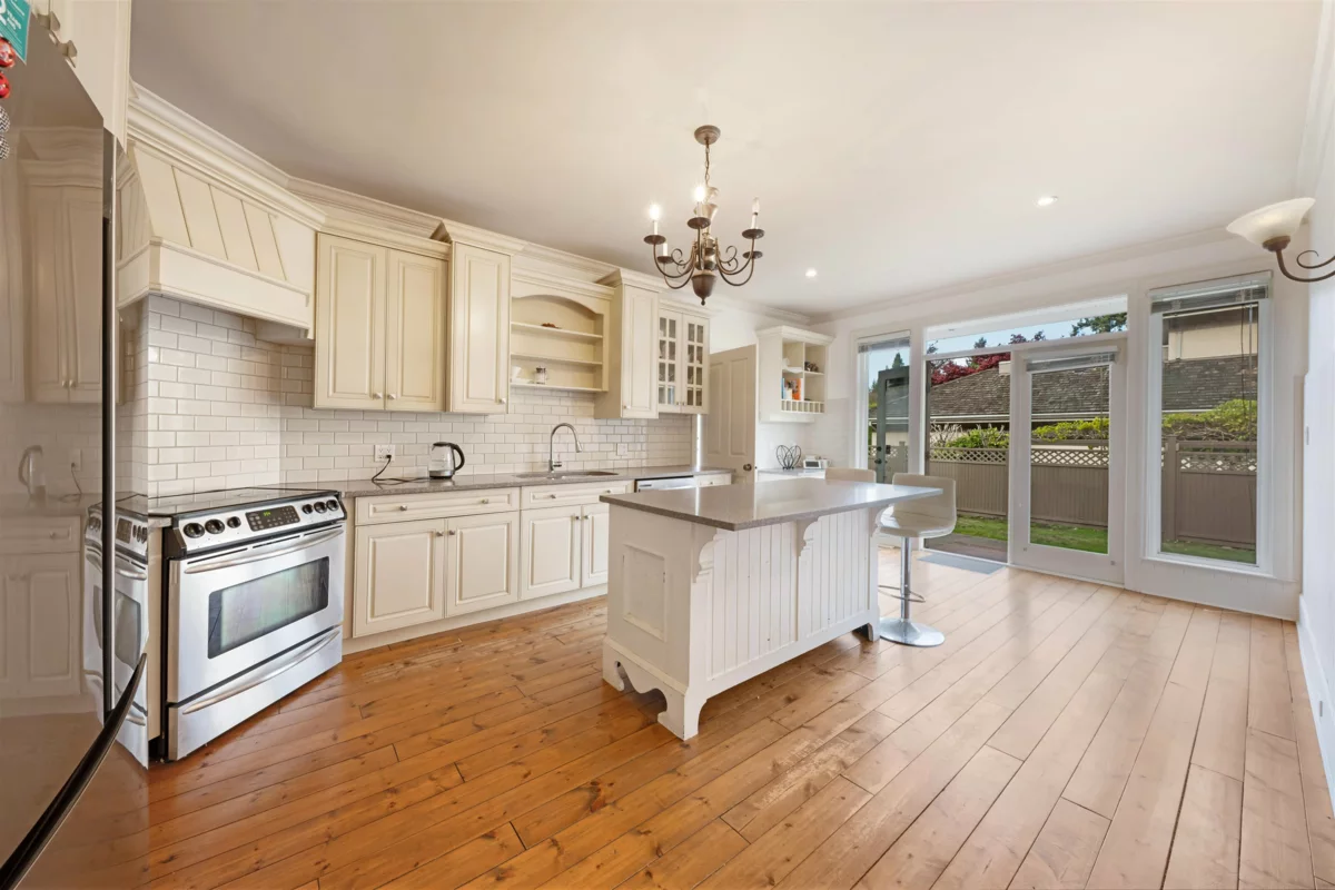 Kitchen Photo of 13989 29 Avenue, Surrey, BC
