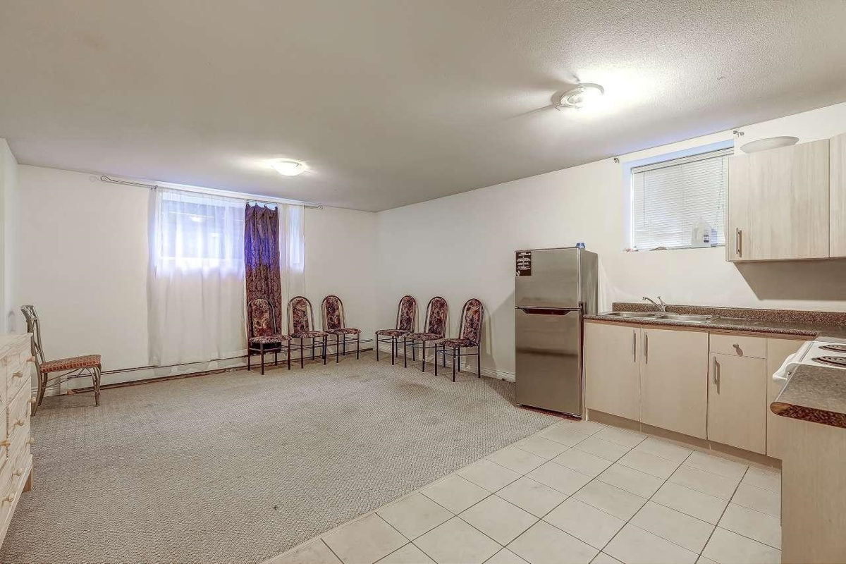 Front Yard Photo of 7171 151 Street, Surrey, BC