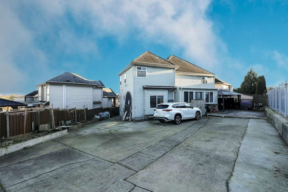 Swimming Pool Photo of 7171 151 Street, Surrey, BC