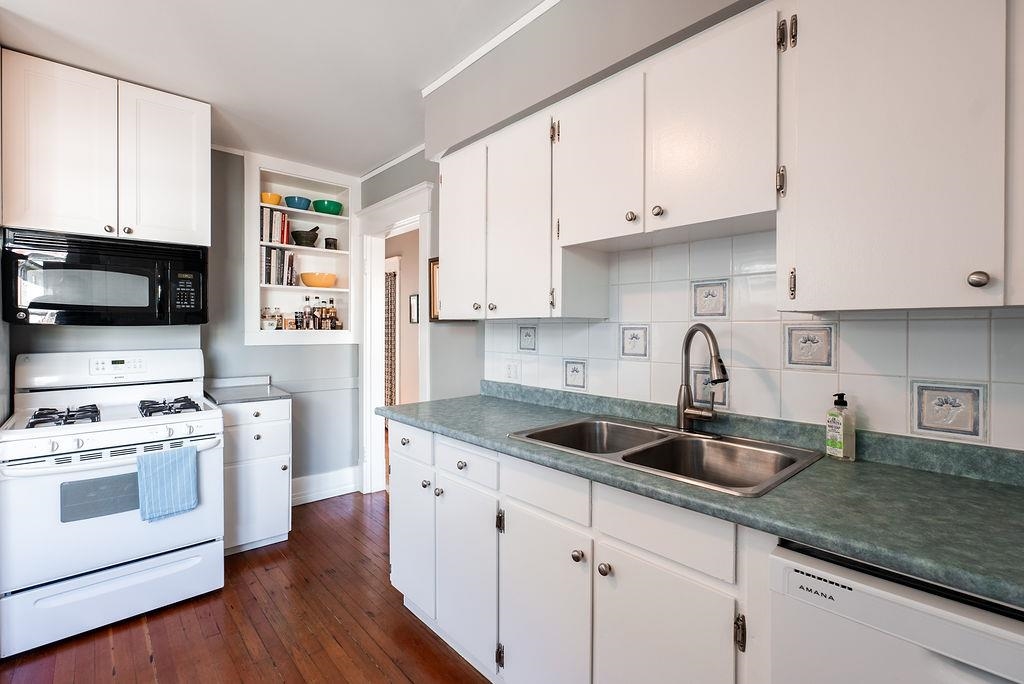 Breakfast Nook Photo of 2867 E Georgia Street, Vancouver, BC