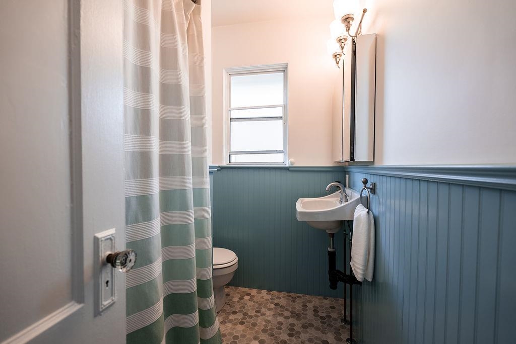 Guest Bathroom Photo of 2867 E Georgia Street, Vancouver, BC
