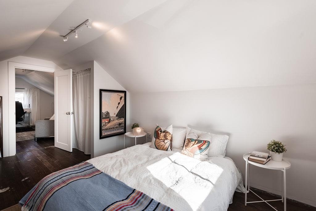 Hallway Photo of 2867 E Georgia Street, Vancouver, BC