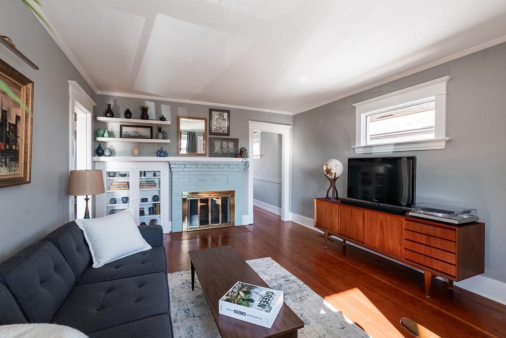 Kitchen Photo of 2867 E Georgia Street, Vancouver, BC