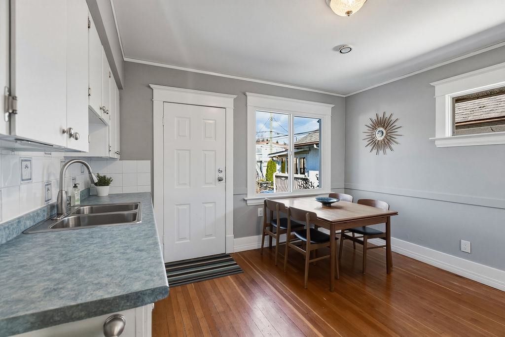 Primary Bedroom Photo of 2867 E Georgia Street, Vancouver, BC