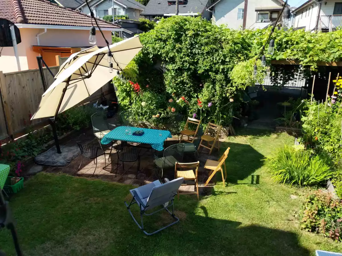 Swimming Pool Photo of 2867 E Georgia Street, Vancouver, BC