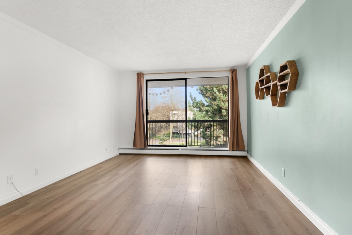 Front Yard Photo of 323 8511 Ackroyd Road, Richmond, BC