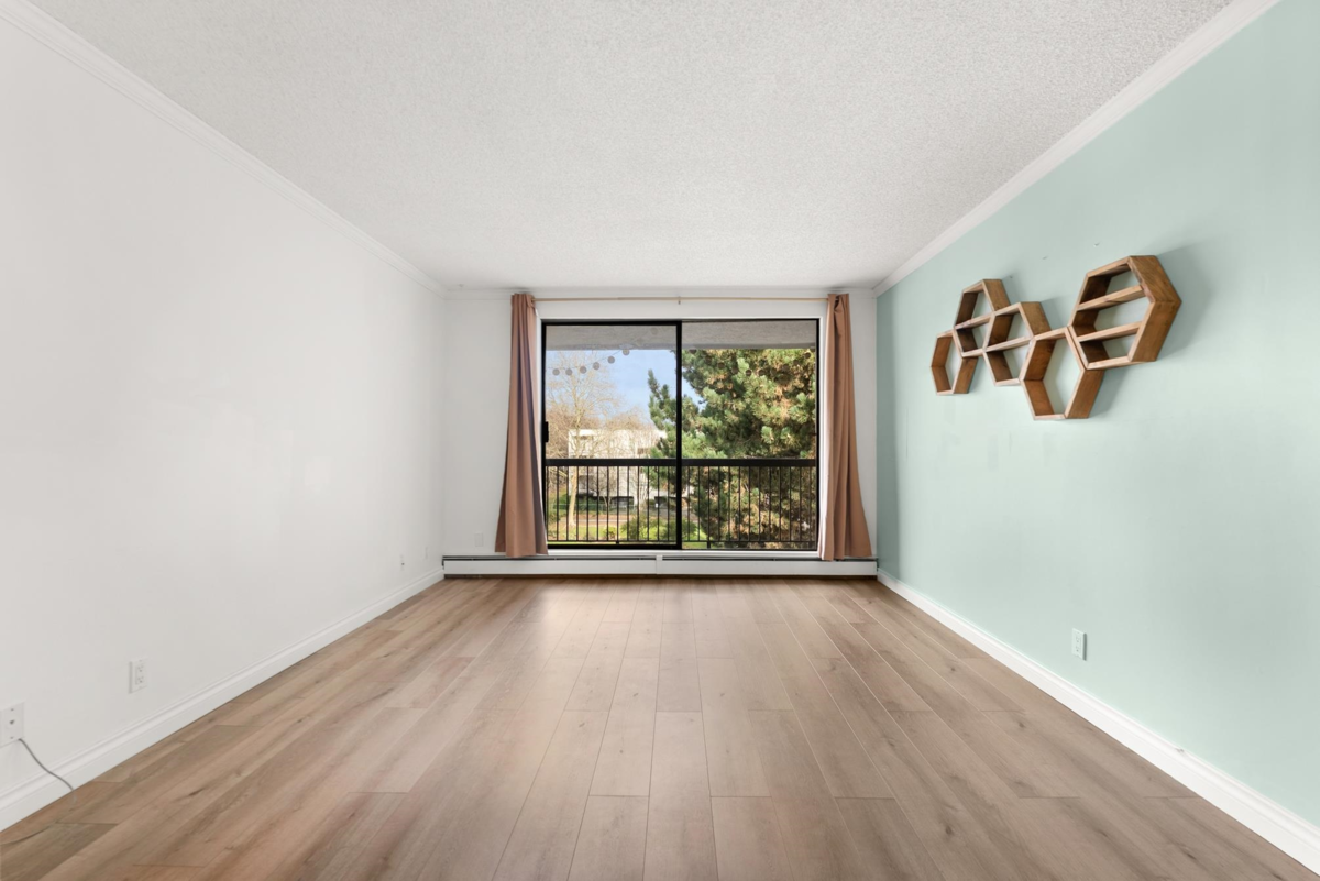 Garden / Landscaping Photo of 323 8511 Ackroyd Road, Richmond, BC