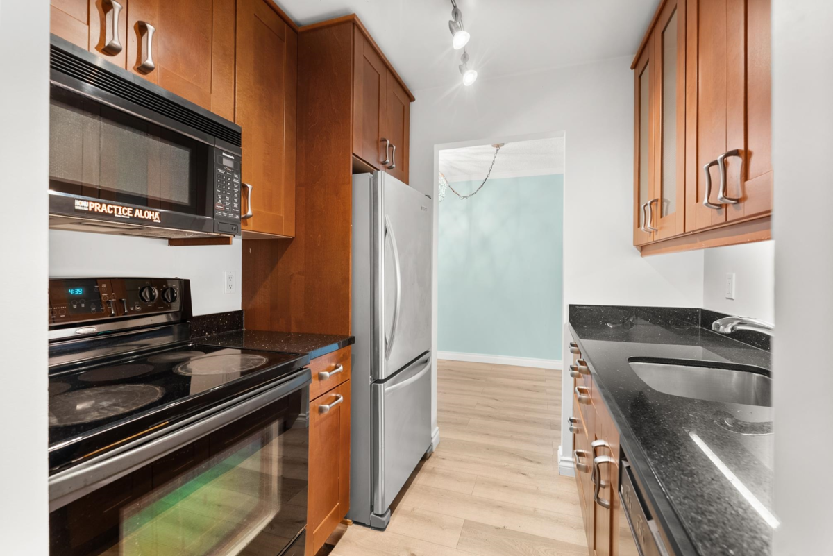 Primary Bathroom Photo of 323 8511 Ackroyd Road, Richmond, BC