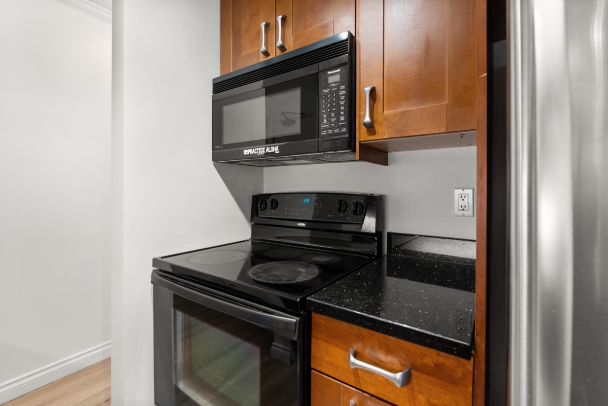 Walk-In Closet Photo of 323 8511 Ackroyd Road, Richmond, BC