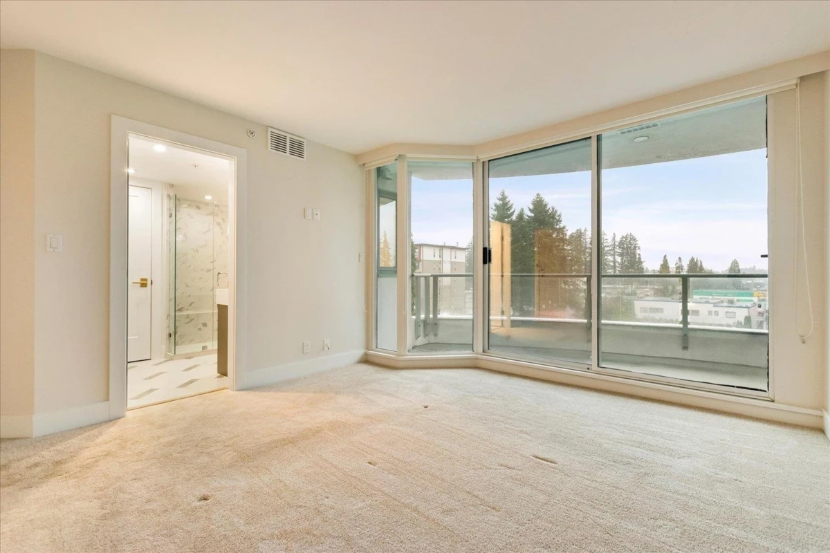 Hallway Photo of 504 32330 South Fraser Way, Abbotsford, BC