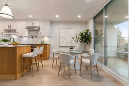 Kitchen Island Photo of 504 32330 South Fraser Way, Abbotsford, BC