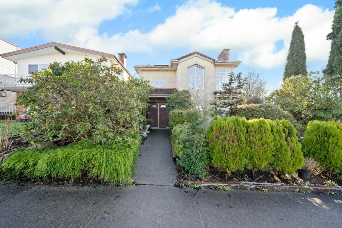 Hallway Photo of 3206 E 25th Avenue, Vancouver, BC