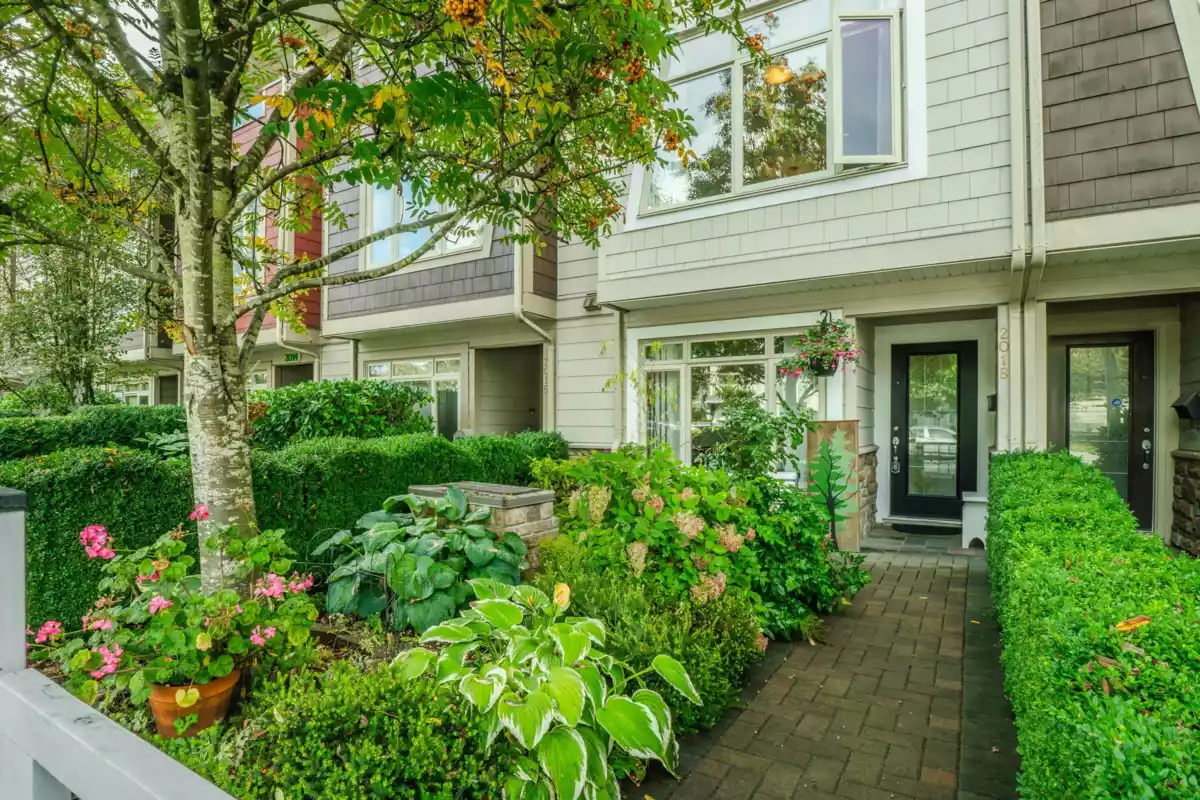 Dining Area Photo of 2018 Fraser Avenue, Port Coquitlam, BC