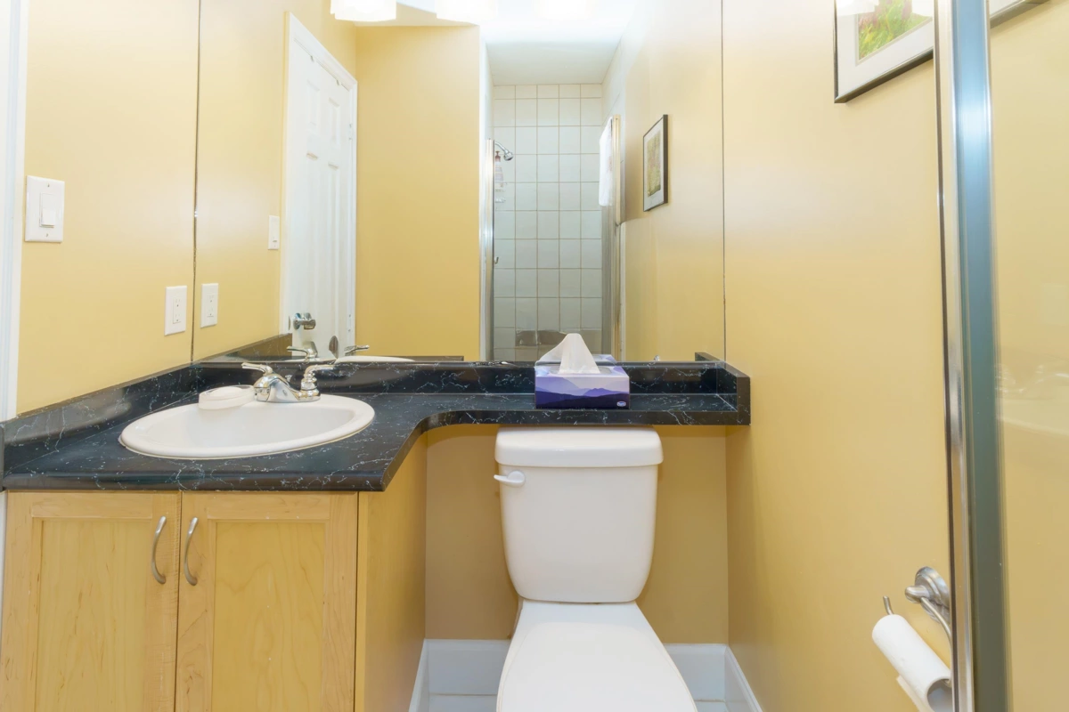 Entry Foyer Photo of 2018 Fraser Avenue, Port Coquitlam, BC