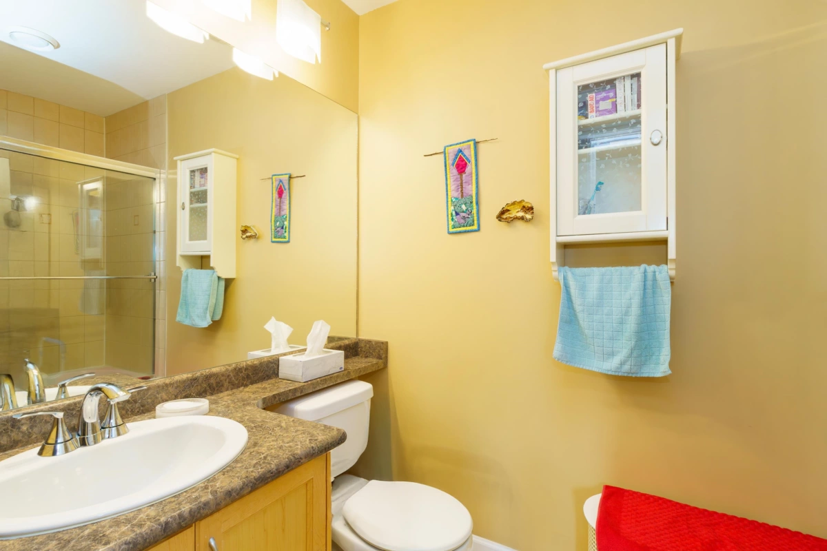 Hallway Photo of 2018 Fraser Avenue, Port Coquitlam, BC