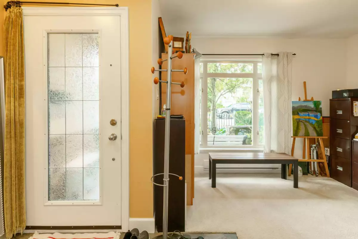 Kitchen Island Photo of 2018 Fraser Avenue, Port Coquitlam, BC