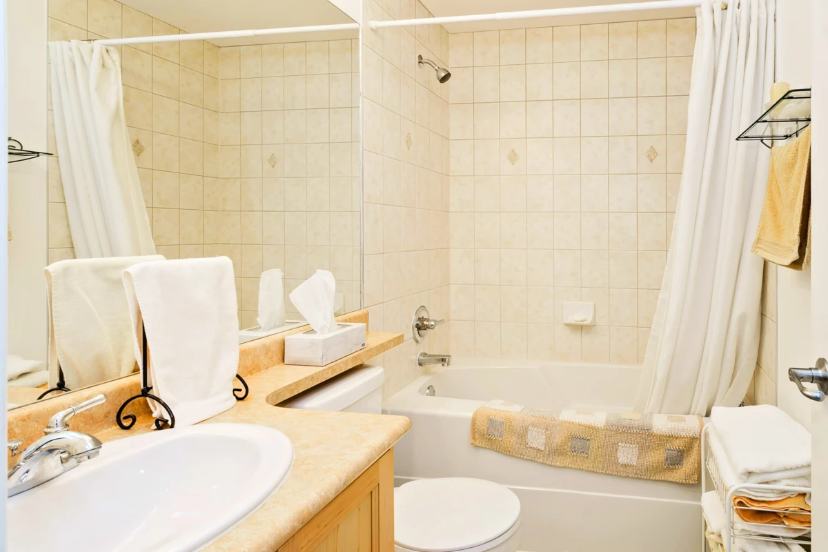 Mudroom Photo of 2018 Fraser Avenue, Port Coquitlam, BC