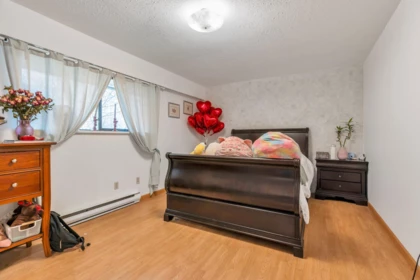 Guest Bathroom Photo of 3775 Lincoln Avenue, Coquitlam, BC