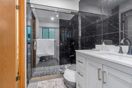 Powder Room Photo of 3775 Lincoln Avenue, Coquitlam, BC