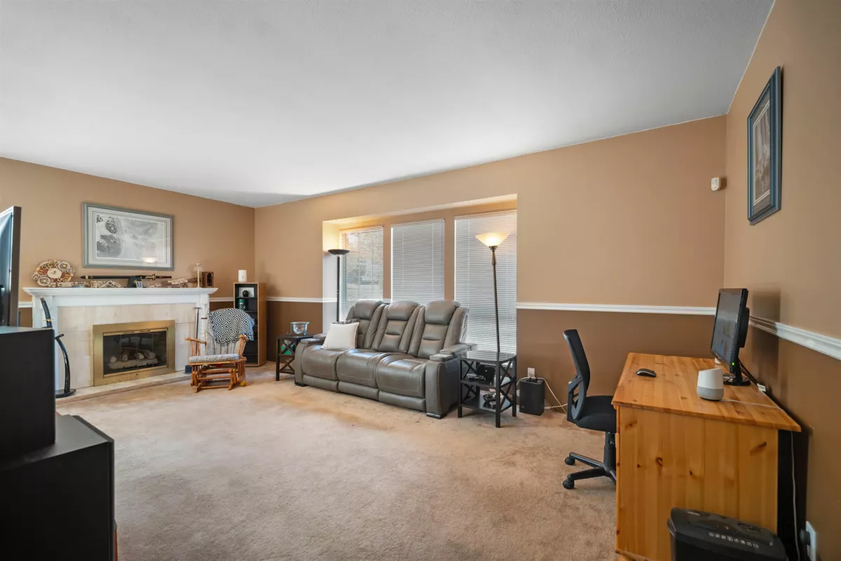 Dining Area Photo of 9564 204a Street, Langley, BC
