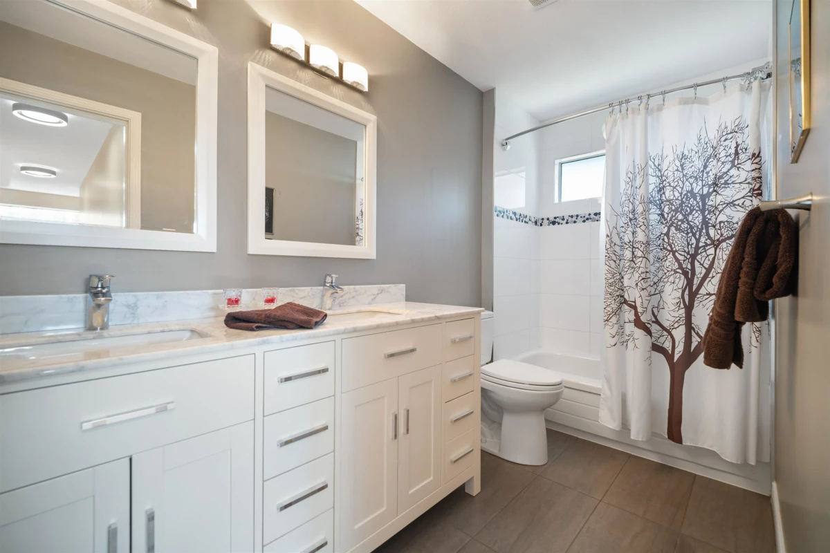 Entry Foyer Photo of 9564 204a Street, Langley, BC