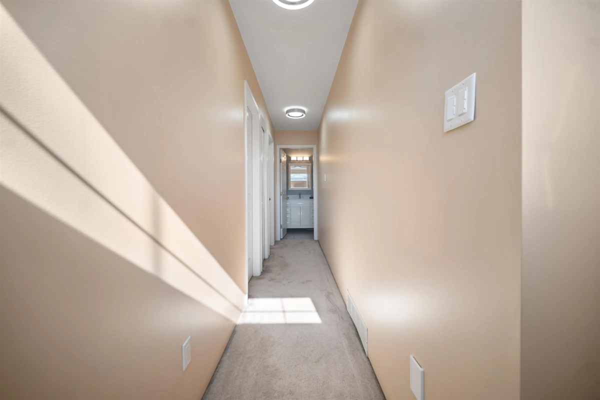 Laundry Room Photo of 9564 204a Street, Langley, BC