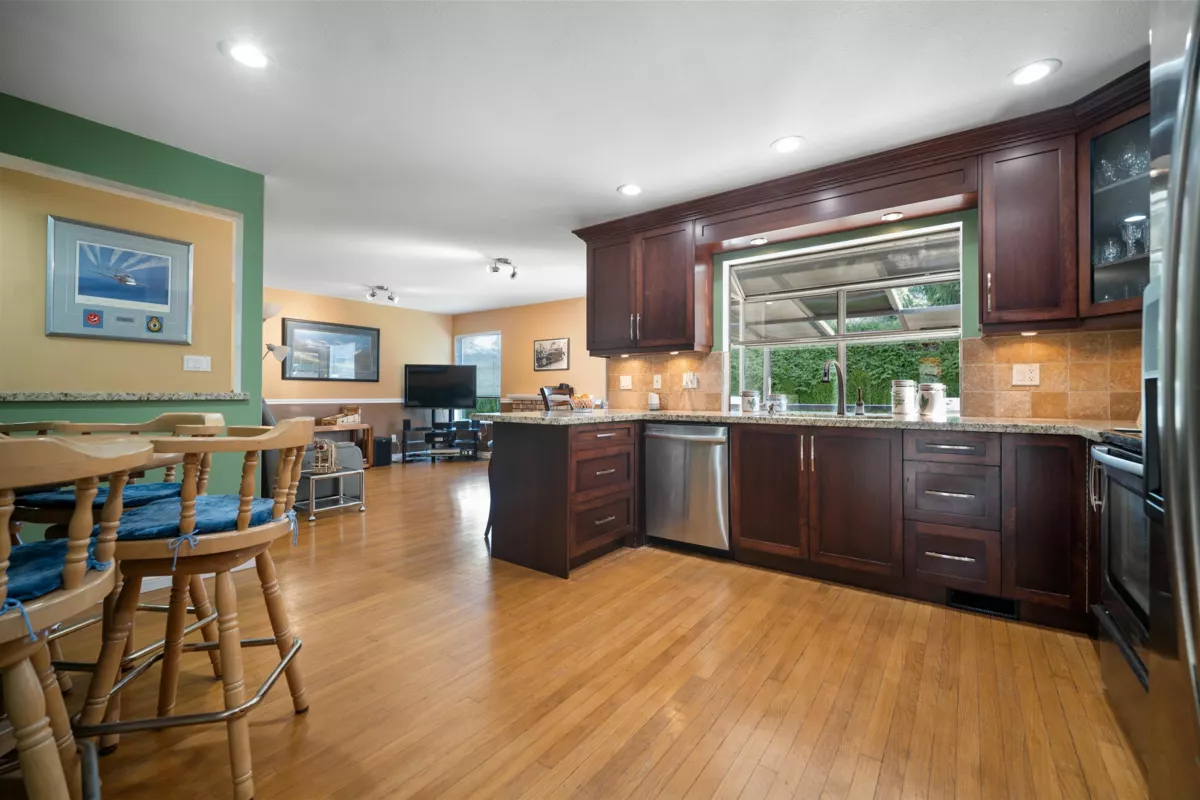 Primary Bathroom Photo of 9564 204a Street, Langley, BC