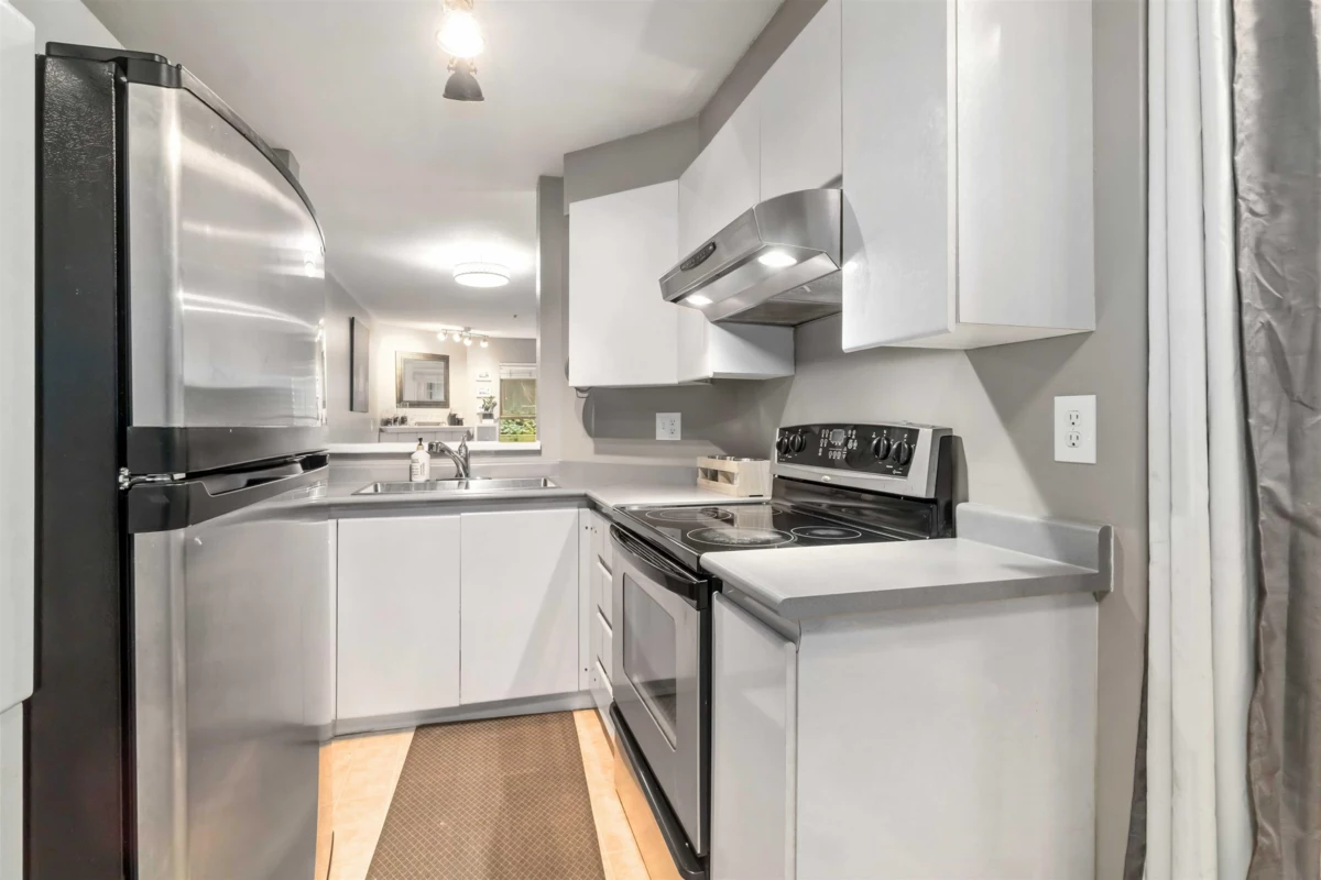 Kitchen Island Photo of 105 509 Carnarvon Street, New Westminster, BC