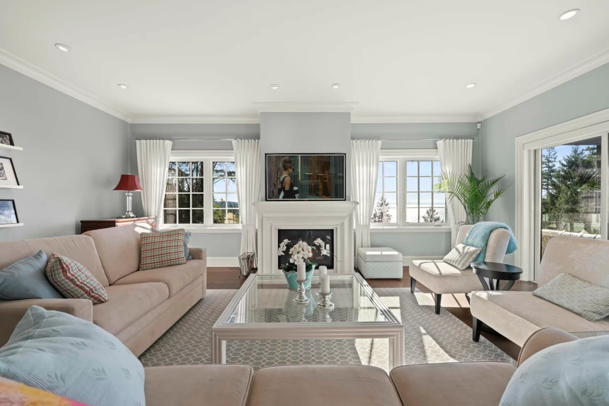 Breakfast Nook Photo of 6215 Overstone Drive, West Vancouver, BC