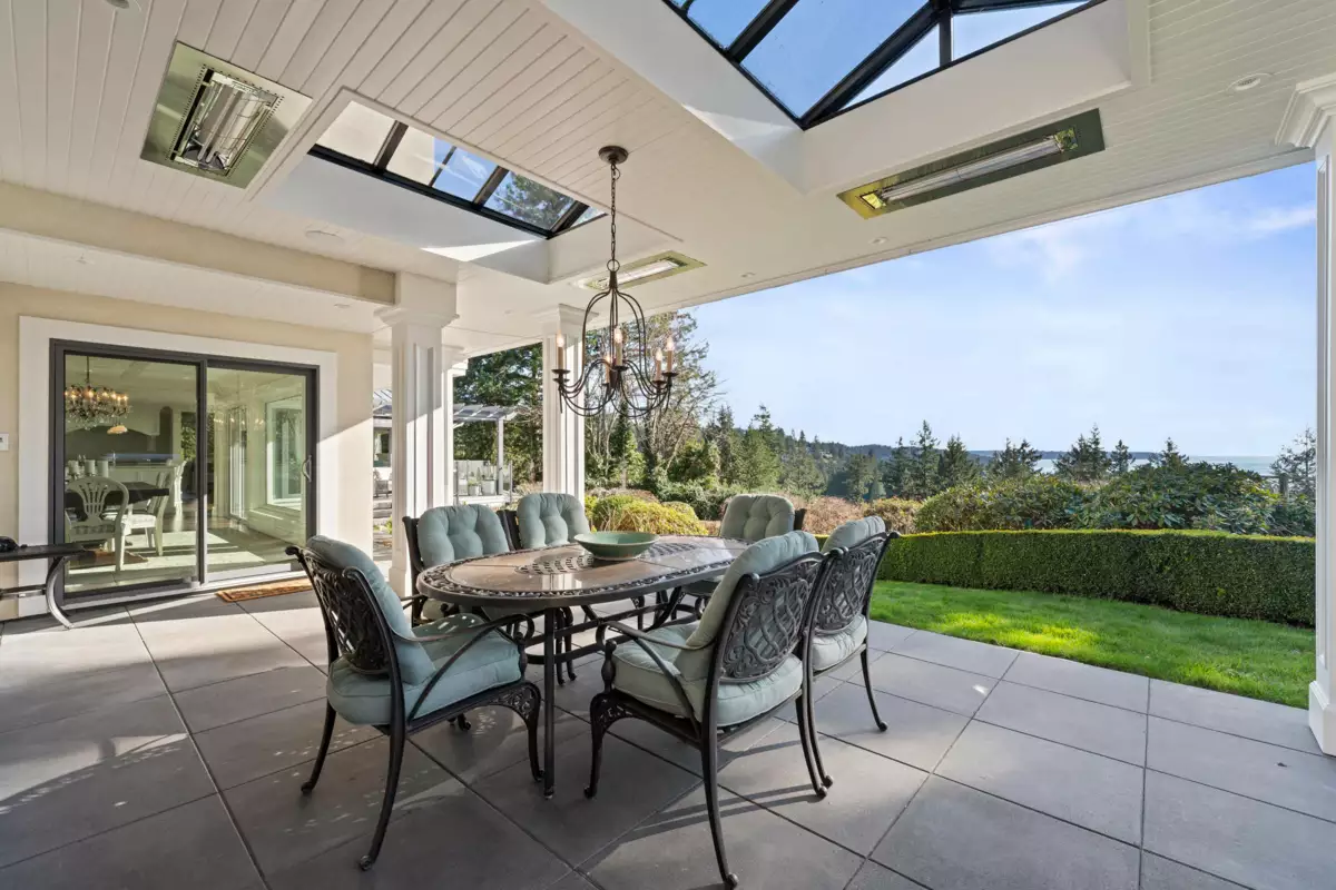 Entry Foyer Photo of 6215 Overstone Drive, West Vancouver, BC
