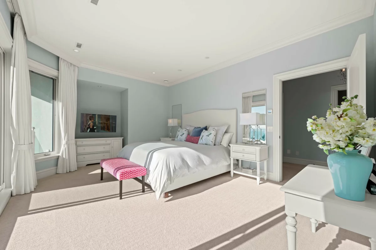 Garden / Landscaping Photo of 6215 Overstone Drive, West Vancouver, BC