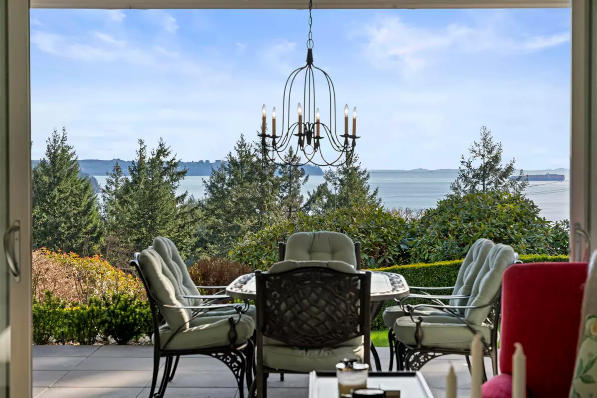 Hallway Photo of 6215 Overstone Drive, West Vancouver, BC