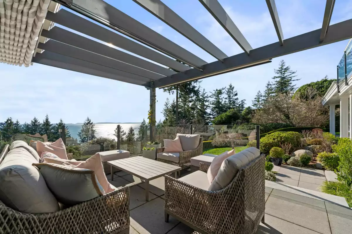 Kitchen Photo of 6215 Overstone Drive, West Vancouver, BC