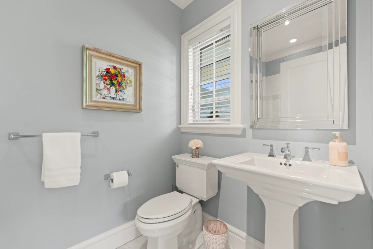 Laundry Room Photo of 6215 Overstone Drive, West Vancouver, BC