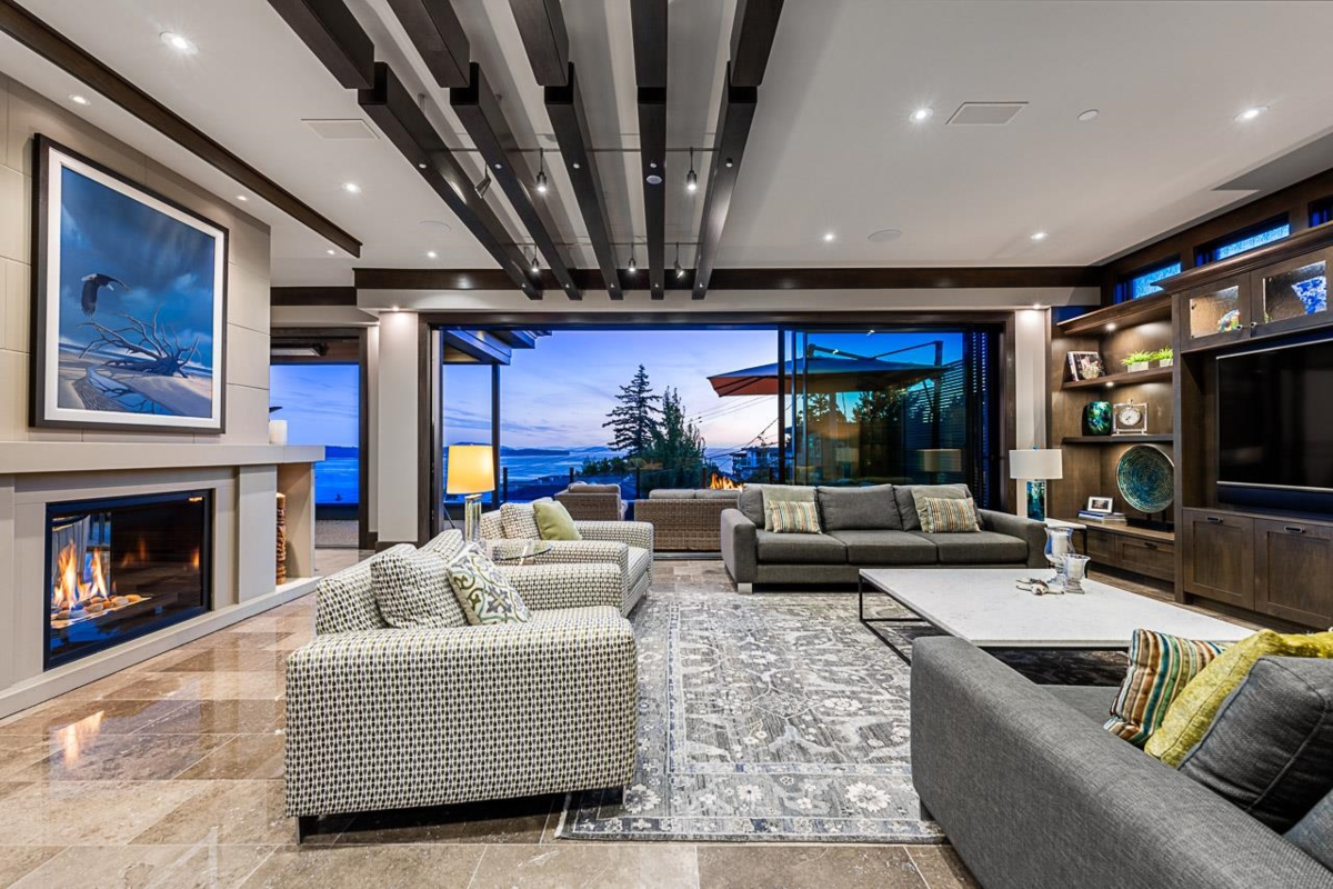 Dining Area Photo of 15567 Pacific Avenue, White Rock, BC