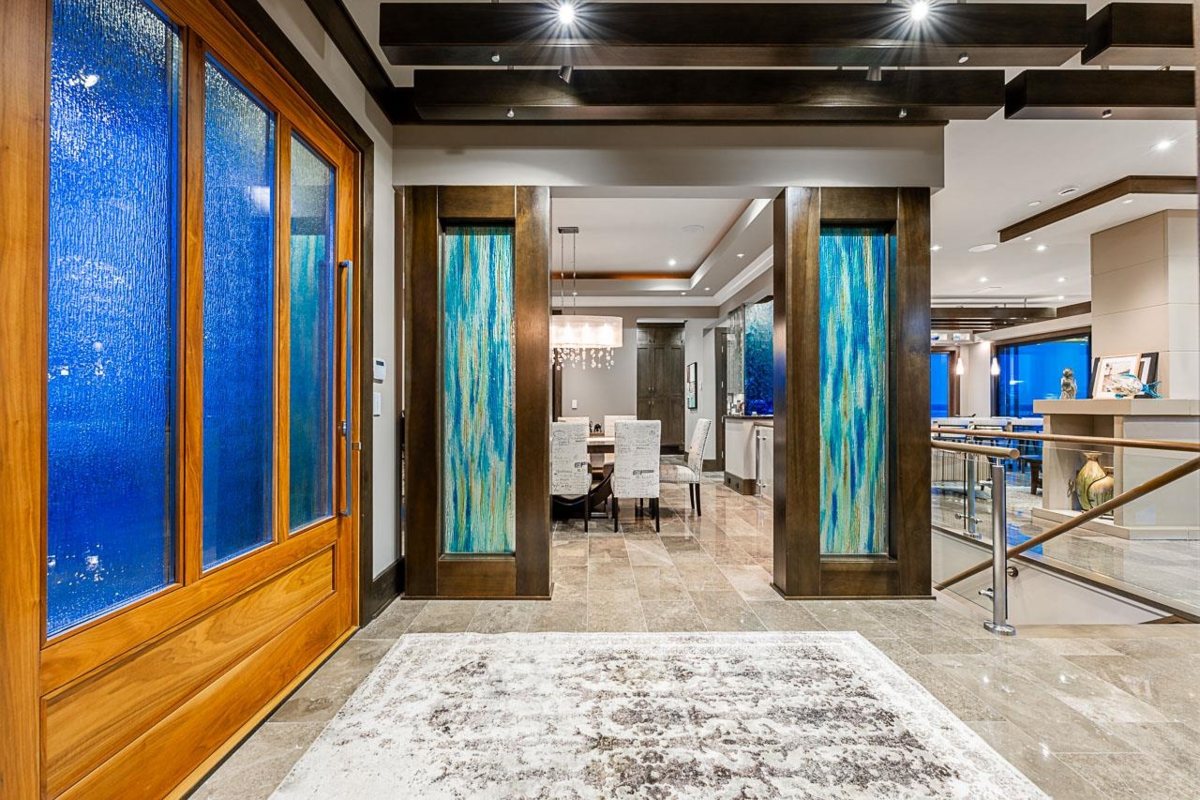 Family Room Photo of 15567 Pacific Avenue, White Rock, BC