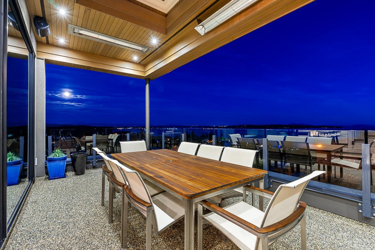 Guest Bathroom Photo of 15567 Pacific Avenue, White Rock, BC