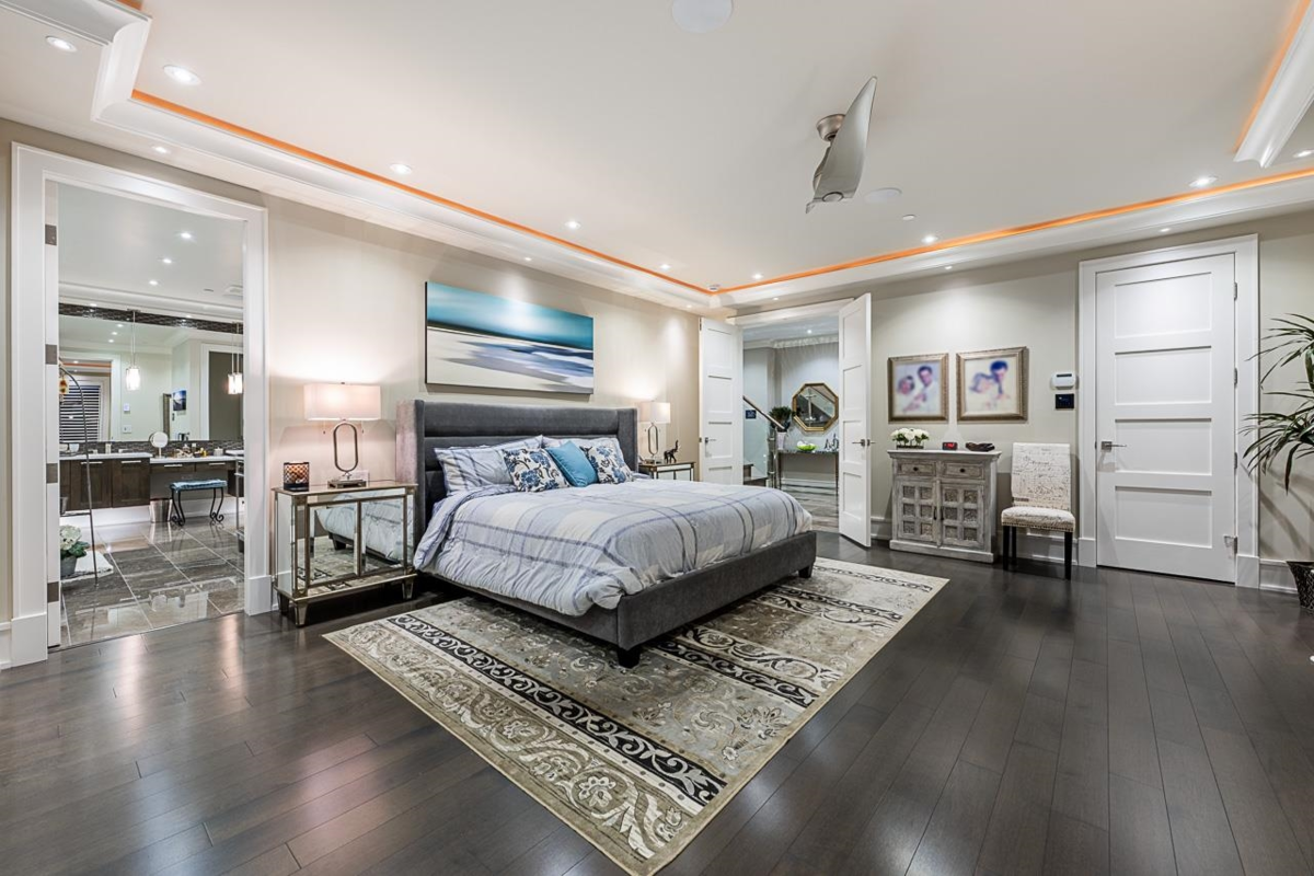 Hallway Photo of 15567 Pacific Avenue, White Rock, BC