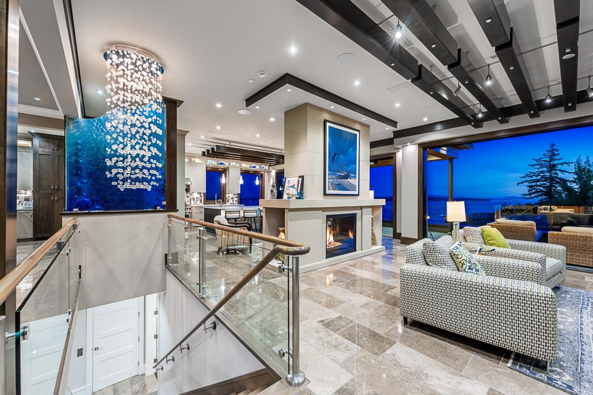 Mudroom Photo of 15567 Pacific Avenue, White Rock, BC