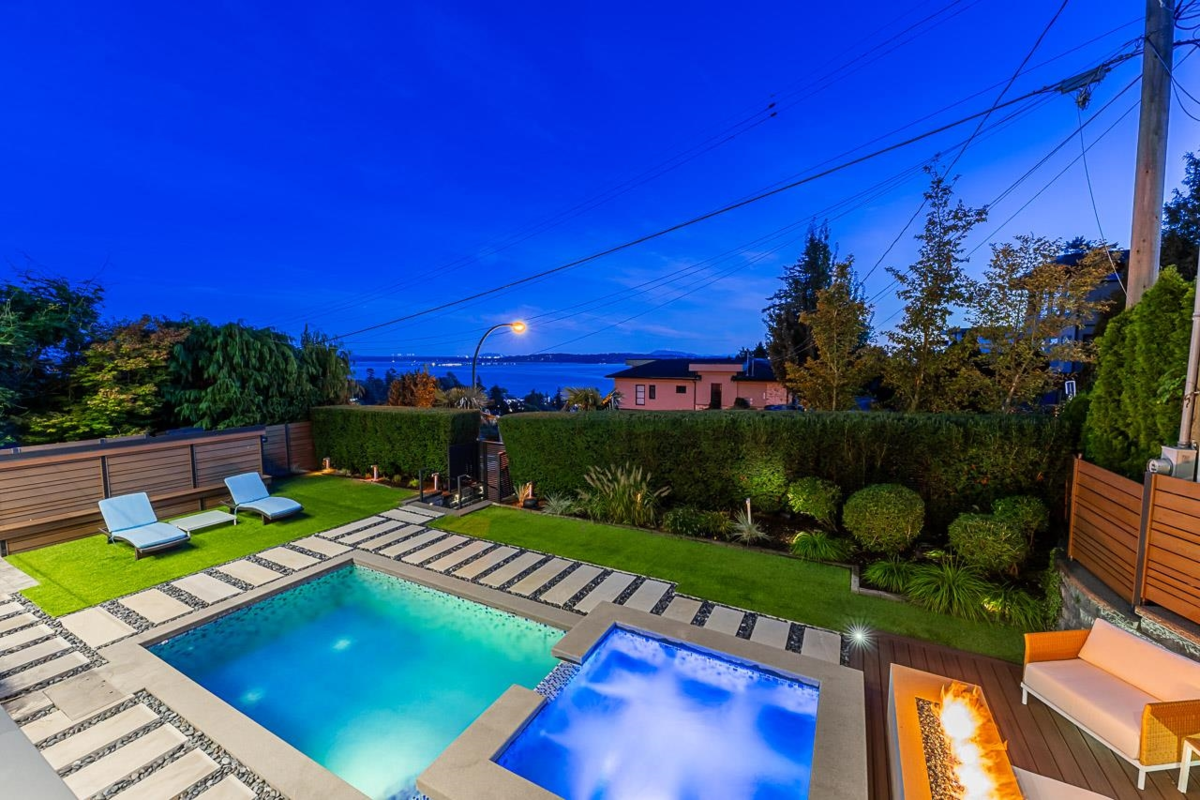 Neighborhood Park Photo Near 15567 Pacific Avenue, White Rock, BC