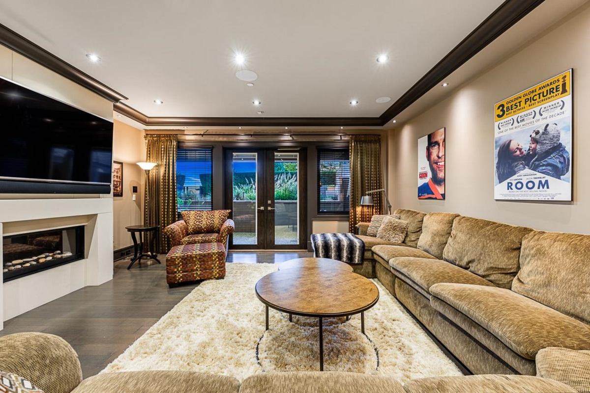 Swimming Pool Photo of 15567 Pacific Avenue, White Rock, BC