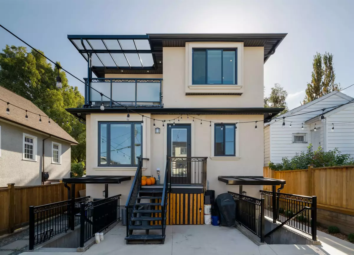 Swimming Pool Photo of 2783 E 27th Avenue, Vancouver, BC