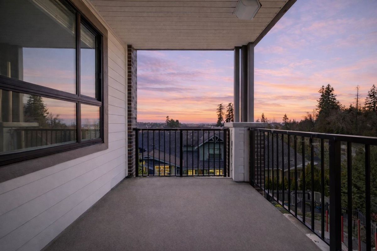 Breakfast Nook Photo of 303 22087 49 Avenue, Langley, BC