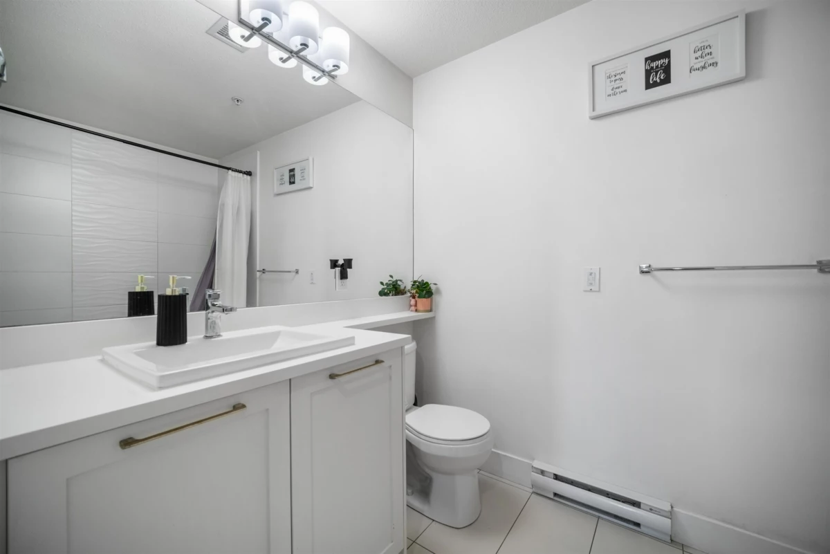 Primary Bathroom Photo of 303 22087 49 Avenue, Langley, BC