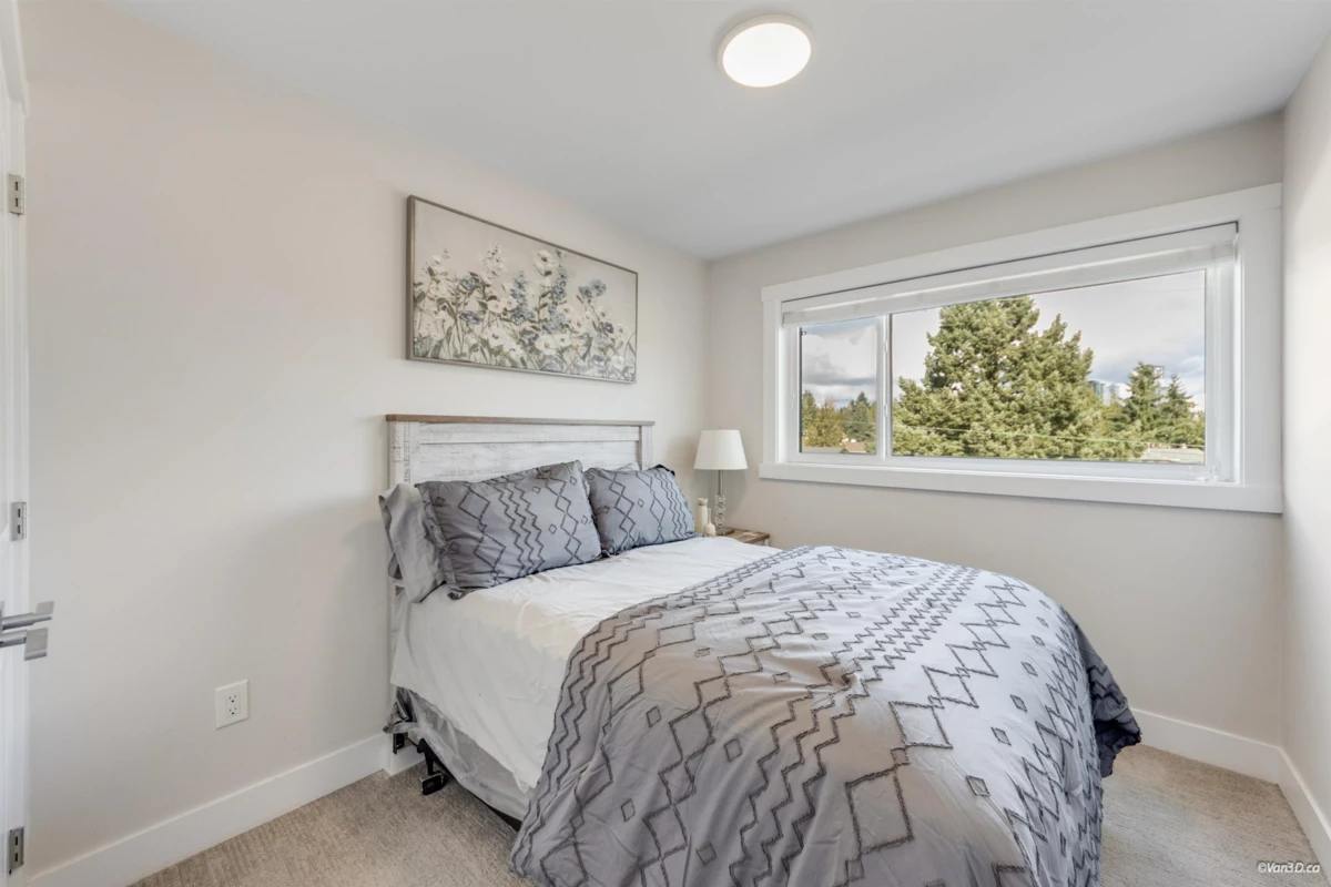 Basement Recreation Room Photo of 2 13328 96 Avenue, Surrey, BC