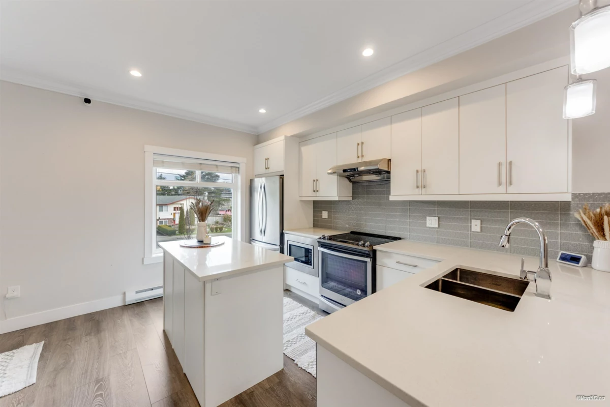 Bedroom 2 Photo of 2 13328 96 Avenue, Surrey, BC